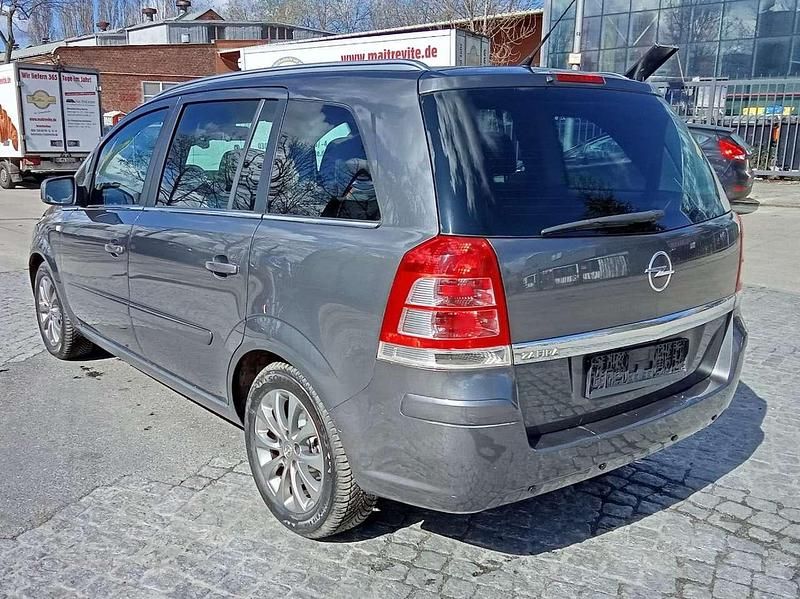 Gebraucht Opel Zafira Innovation 150 PS (110 kW) 2010 Karbongrau Van / Kleinbus