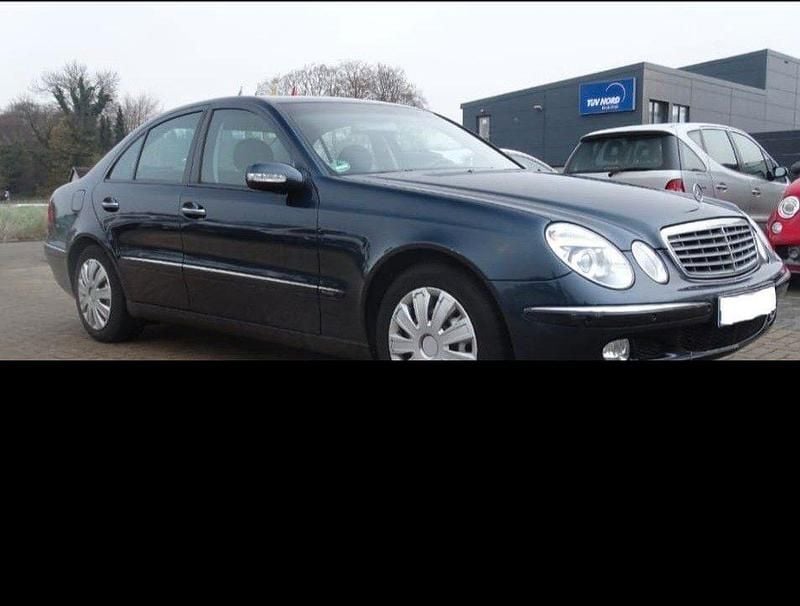 Gebraucht Mercedes E240 Elegance 177 PS (130 kW) 2004 Blau Limousine