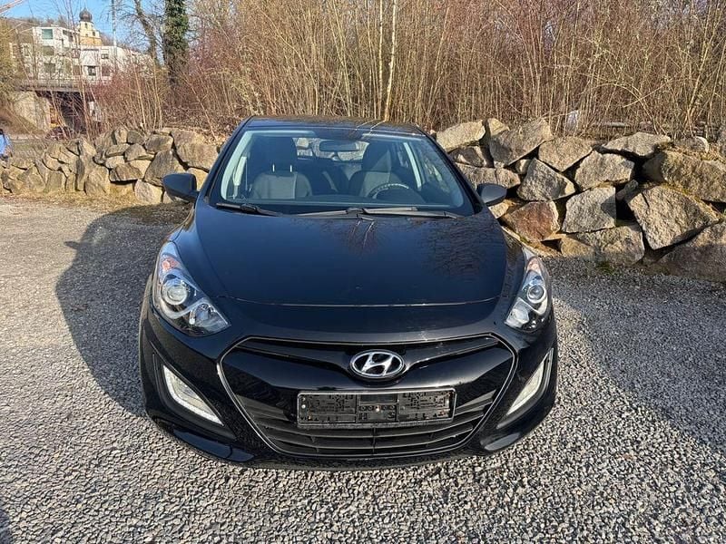 Gebraucht Hyundai i30 Edition 110 PS (80 kW) 2014 Schwarz Limousine