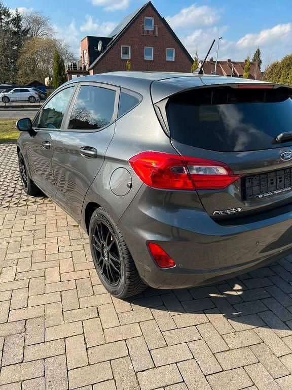 Gebraucht Ford Fiesta Titanium 86 PS (63 kW) 2017 Grau Limousine