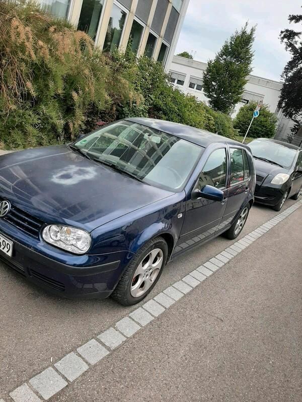 Blau Gebraucht 2001 VW Golf IV Kleinwagen | 500 € (Superpreis) - Bild 1/4