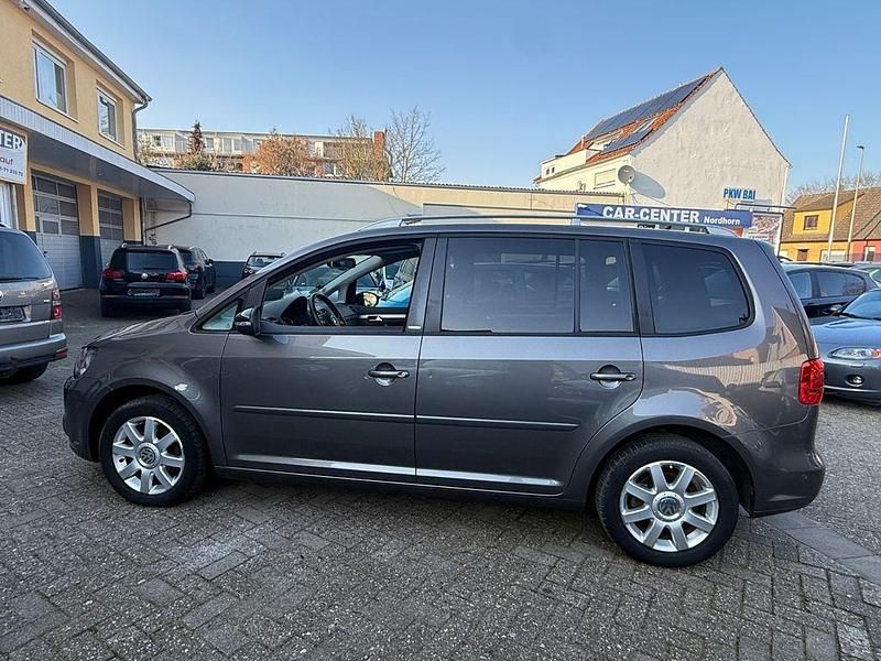 Gebraucht VW Touran Style 105 PS (77 kW) 2012 Grau Van / Kleinbus