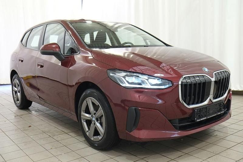 Rot Gebraucht 2024 BMW 218 Active Tourer Van / Kleinbus | 25.999 € (Superpreis) - Bild 1/4