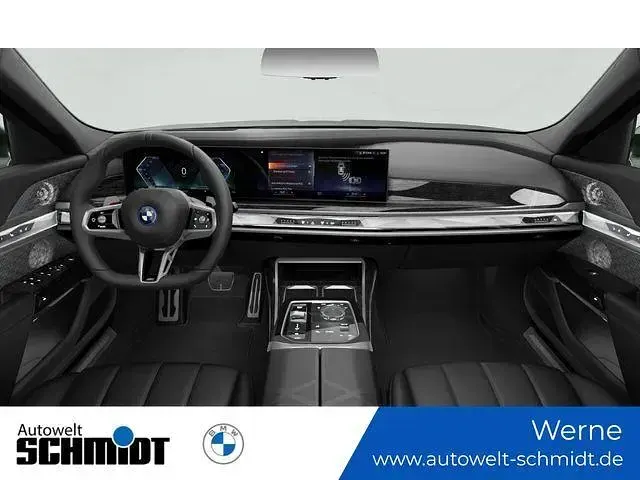 Gebraucht BMW 750e M Sport 489 PS (359 kW) 2023 Saphirschwarz Limousine