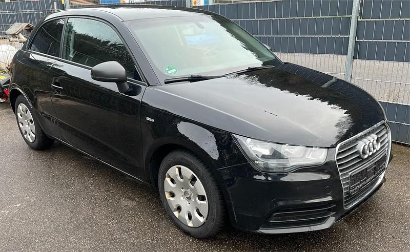 Schwarz Gebraucht 2013 Audi A1 S-Line Limousine | 3.250 € (Guter Preis) - Bild 1/4