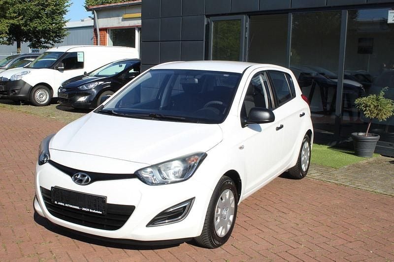 Weiß Gebraucht 2014 Hyundai i20 Edition Kleinwagen | 5.300 € (Superpreis) - Bild 1/4