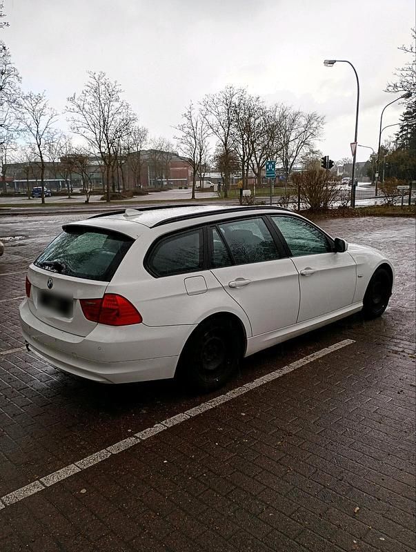 Gebraucht BMW 318 143 PS (105 kW) 2010 Weiß Kombi