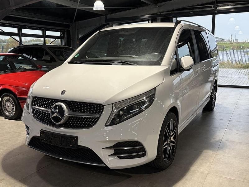 Bergkristallweiß metallic Gebraucht 2020 Mercedes V300 AMG line Van / Kleinbus | 49.950 € (Fairer Preis) - Bild 1/4