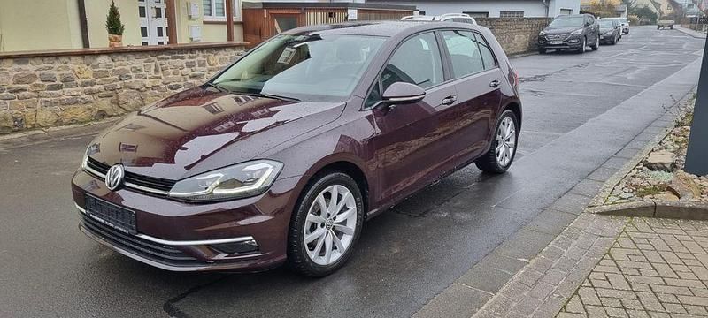 Schwarz Gebraucht 2018 VW Golf VII Comfortline Limousine | 15.990 € (Fairer Preis) - Bild 1/4