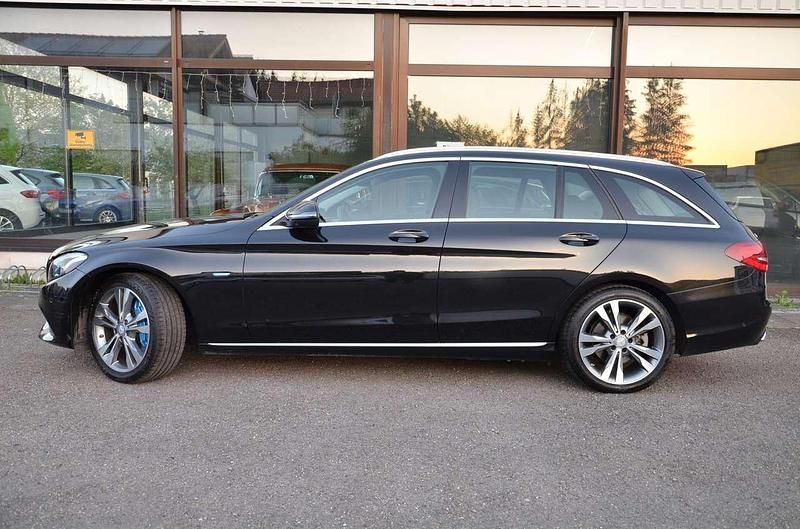 Gebraucht Mercedes C350e 211 PS (155 kW) 2017 Obsidianschwarz  metalliclack Kombi