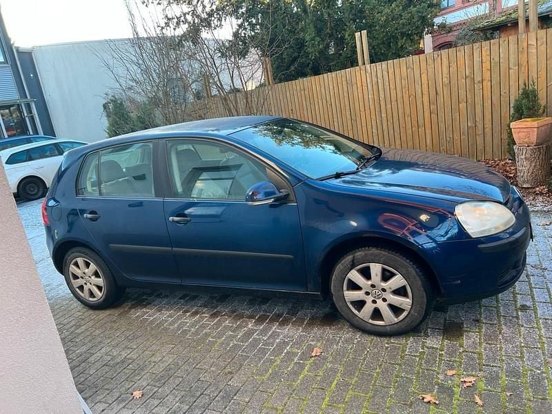 Blau Gebraucht 2006 VW Golf V Kleinwagen | 950 € (Superpreis) - Bild 1/4