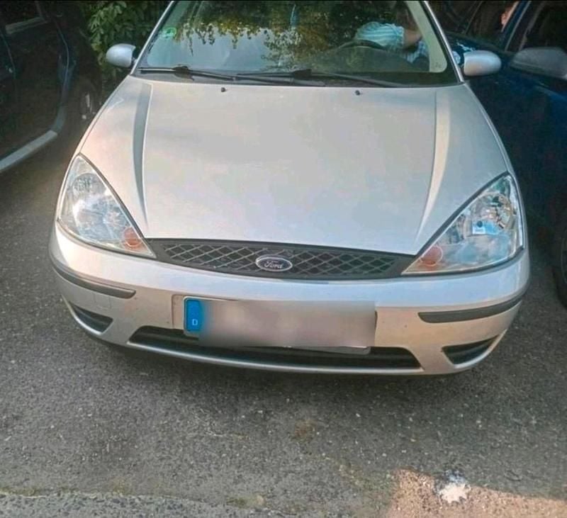 Silber Gebraucht 2002 Ford Focus Kleinwagen | 600 € (Superpreis) - Bild 1/4