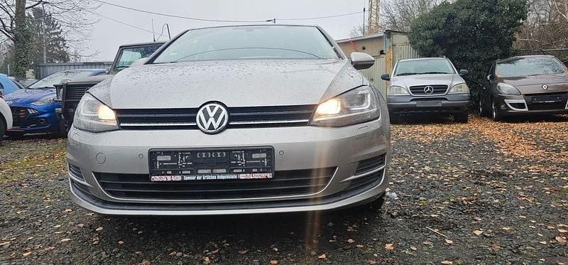 Silber Gebraucht 2015 VW Golf VII Trendline Limousine | 7.900 € (Superpreis) - Bild 1/4