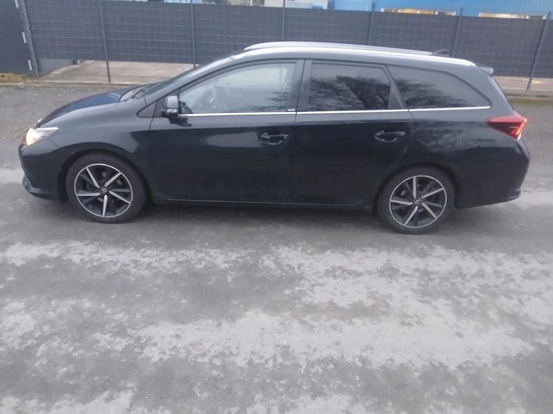 Gebraucht Toyota Auris 111 PS (81 kW) 2017 Schwarz Kombi