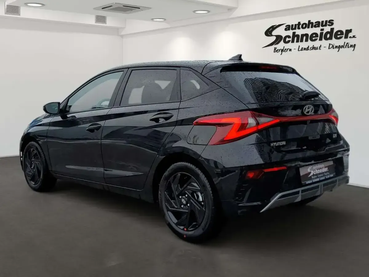 Neu Hyundai i20 Blackline 90 PS (66 kW) 2026 Schwarz Limousine