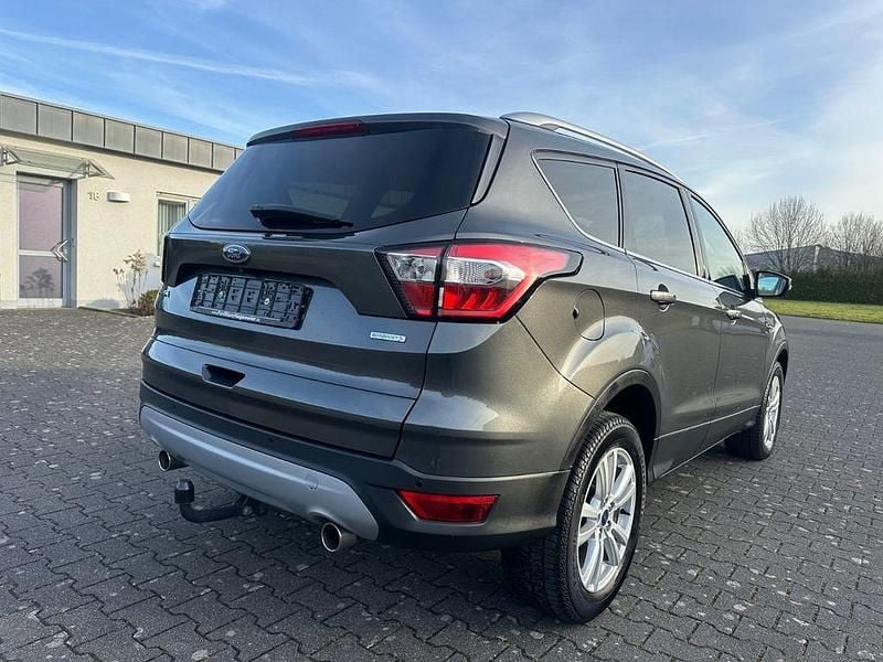 Gebraucht Ford Kuga Titanium 150 PS (110 kW) 2019 Grau SUV