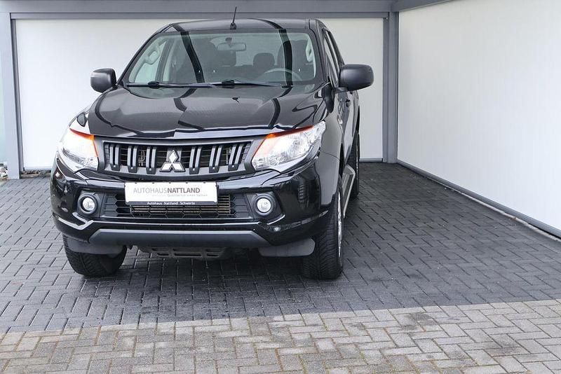 Gebraucht Mitsubishi L200 154 PS (113 kW) 2019 Schwarz Abholung