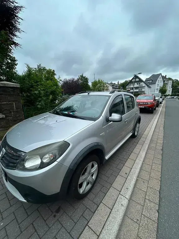 Gebraucht Dacia Sandero Stepway 84 PS (61 kW) 2011 Grau Limousine