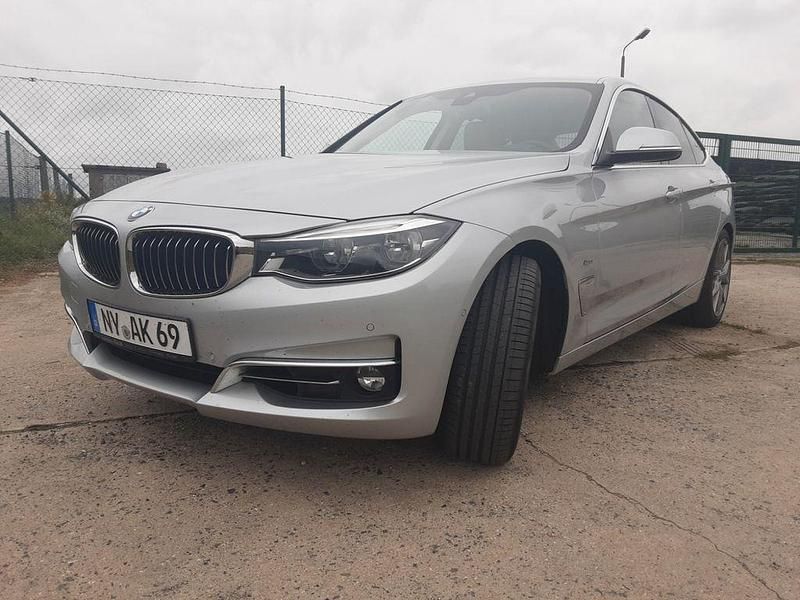 Silber Gebraucht 2016 BMW 330 Gran Turismo Luxury Line Limousine | 18.300 € (Superpreis) - Bild 1/4