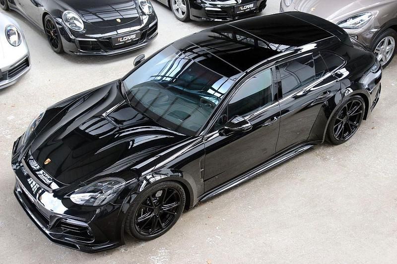 Tiefschwarz Gebraucht 2023 Porsche Panamera Turbo S Sport Turismo Limousine | 148.990 € (Teuer) - Bild 1/4