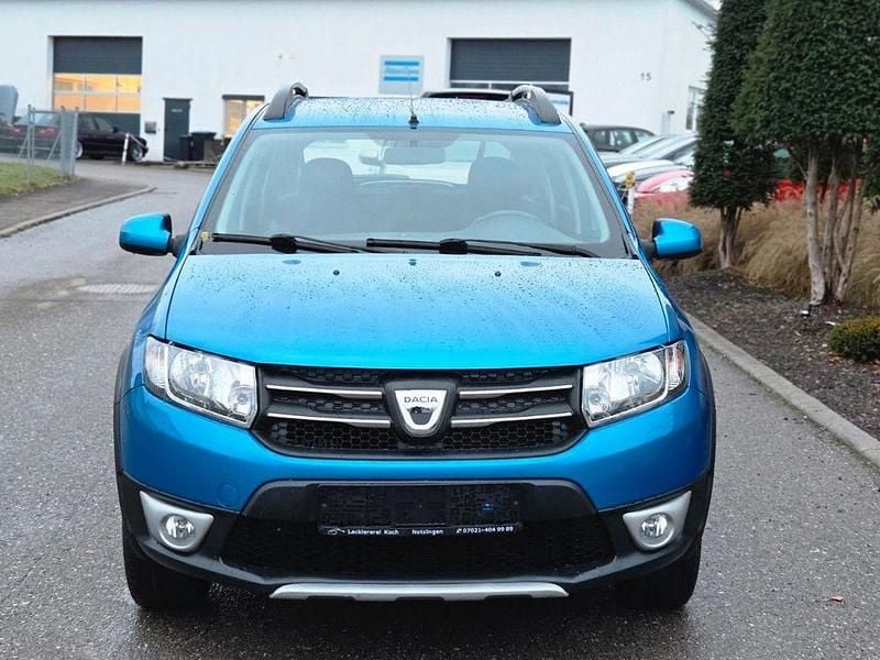 Blau Gebraucht 2014 Dacia Sandero Prestige Limousine | 4.999 € (Guter Preis) - Bild 1/4