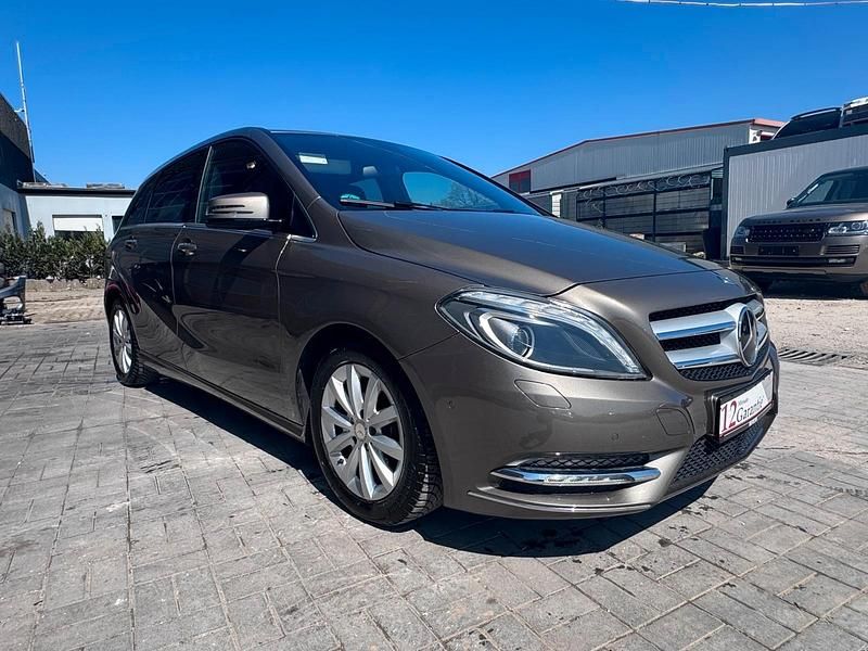 Gebraucht Mercedes B200 156 PS (114 kW) 2012 Braun Van / Kleinbus