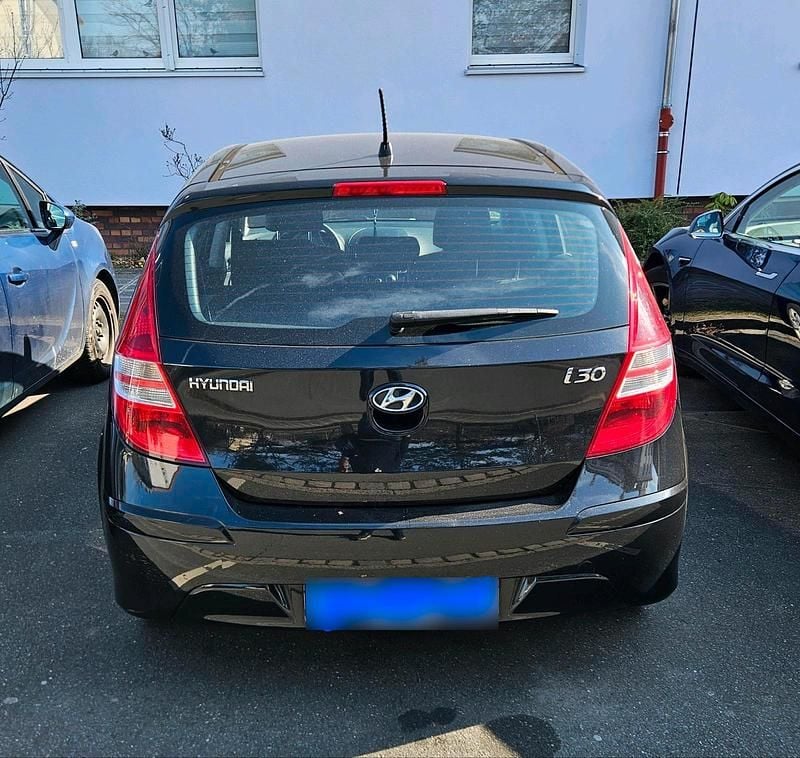Gebraucht Hyundai i30 110 PS (80 kW) 2010 Schwarz Kleinwagen