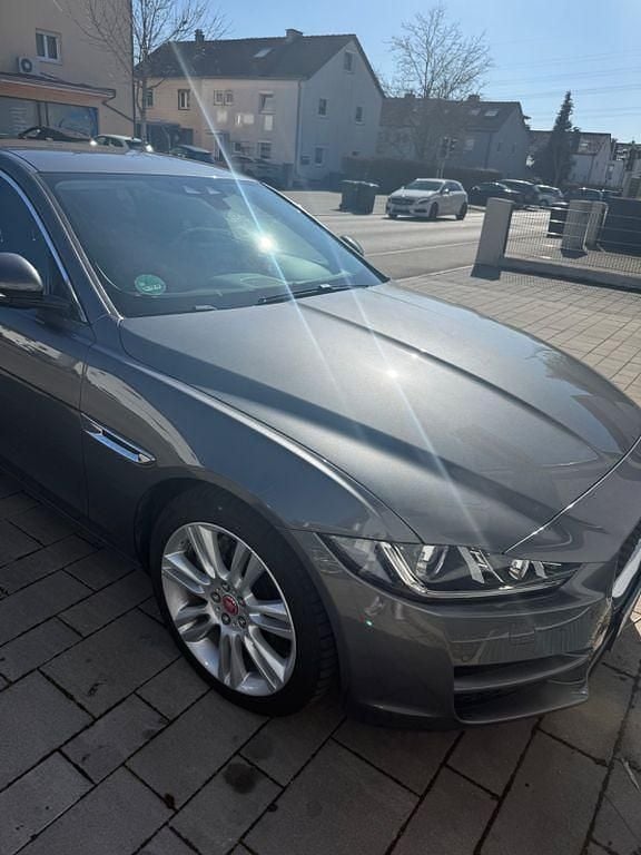Gebraucht Jaguar XE Prestige 179 PS (131 kW) 2016 Grau Limousine