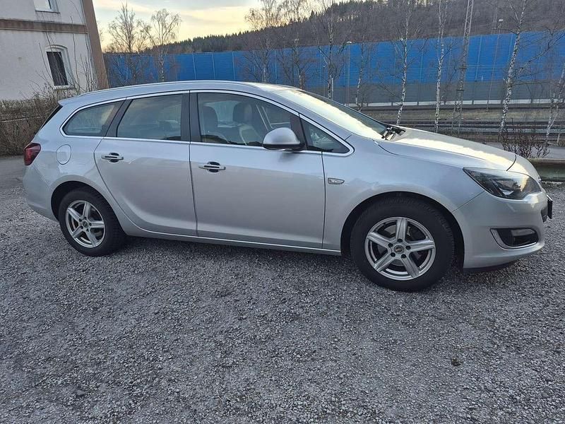Gebraucht Opel Astra 136 PS (100 kW) 2014 Grau Kombi