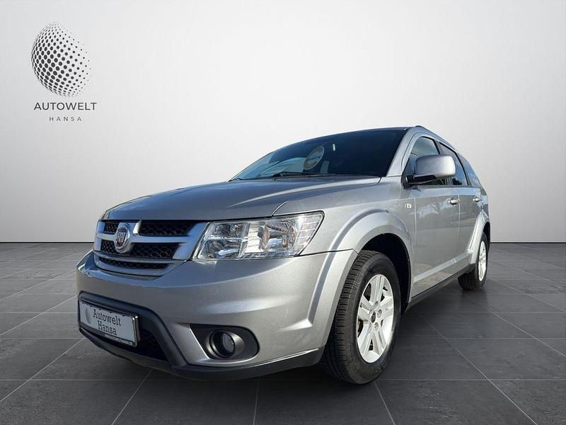 Grau Gebraucht 2015 Fiat Freemont SUV | 12.399 € (Fairer Preis) - Bild 1/4