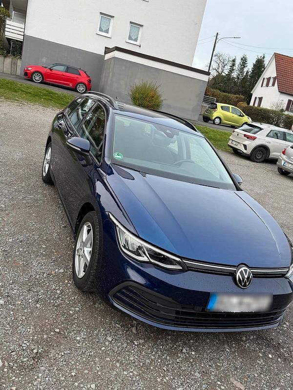 Blau Gebraucht 2021 VW Golf VIII Kombi | 15.900 € (Guter Preis) - Bild 1/4