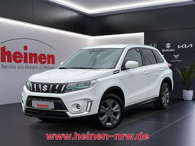 Weiss Gebraucht 2021 Suzuki Vitara SUV | 14.919 € (Superpreis) - Bild 1/4