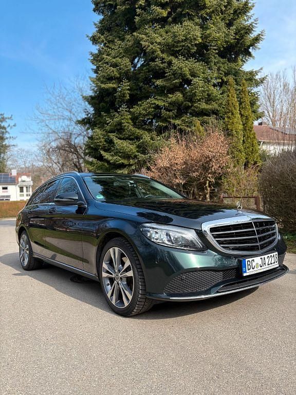 Gebraucht Mercedes C220 Exclusive 194 PS (142 kW) 2018 Grün Kombi