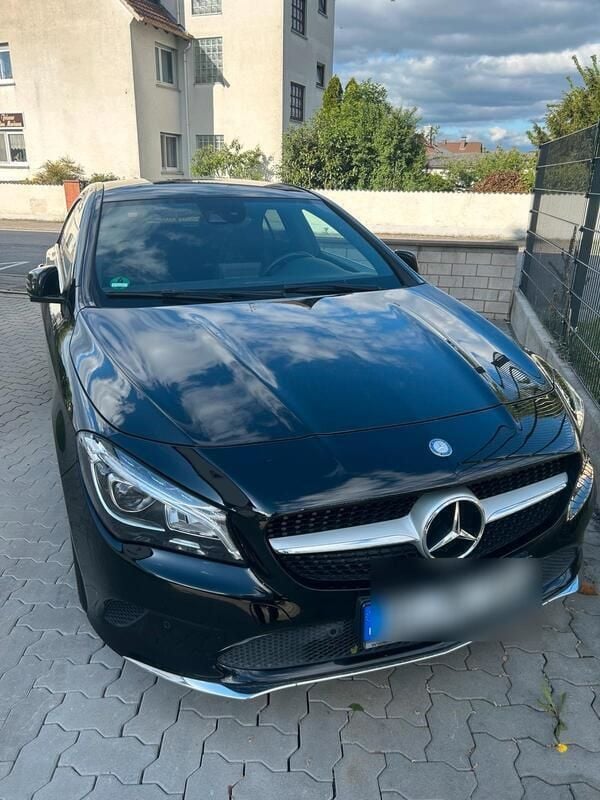Schwarz Gebraucht 2016 Mercedes CLA220 Limousine | 17.500 € (Fairer Preis) - Bild 1/4