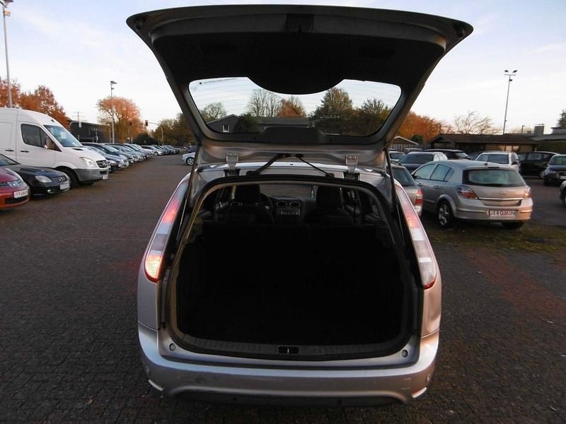 Gebraucht Ford Focus Style 101 PS (74 kW) 2008 Silber Kombi