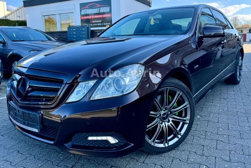 Braun Gebraucht 2009 Mercedes E350 Limousine | 8.799 € (Guter Preis) - Bild 1/4