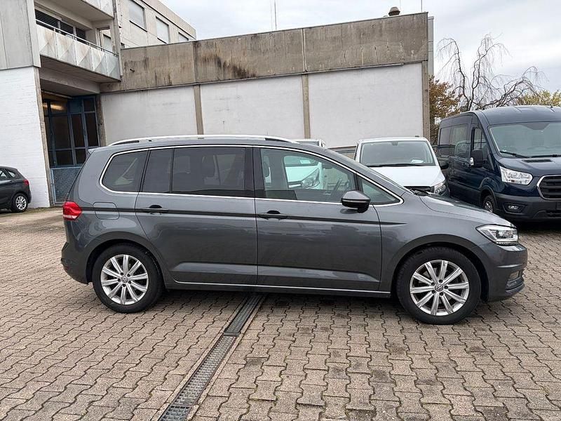 Gebraucht VW Touran Highline 150 PS (110 kW) 2018 Grau Van / Kleinbus
