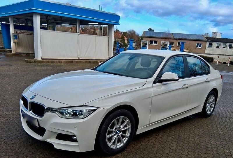 Gebraucht BMW 318 Advantage 150 PS (110 kW) 2017 Weiß Limousine