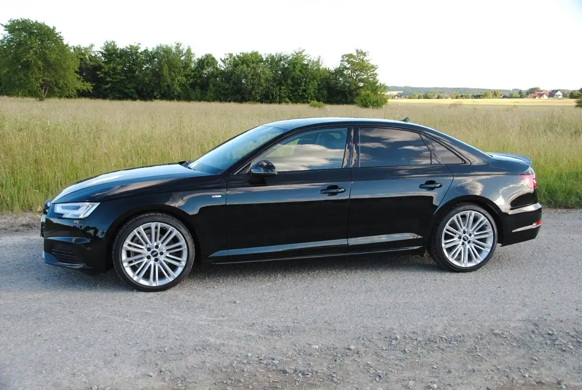 Gebraucht Audi A4 Sport 190 PS (139 kW) 2018 Schwarz Limousine
