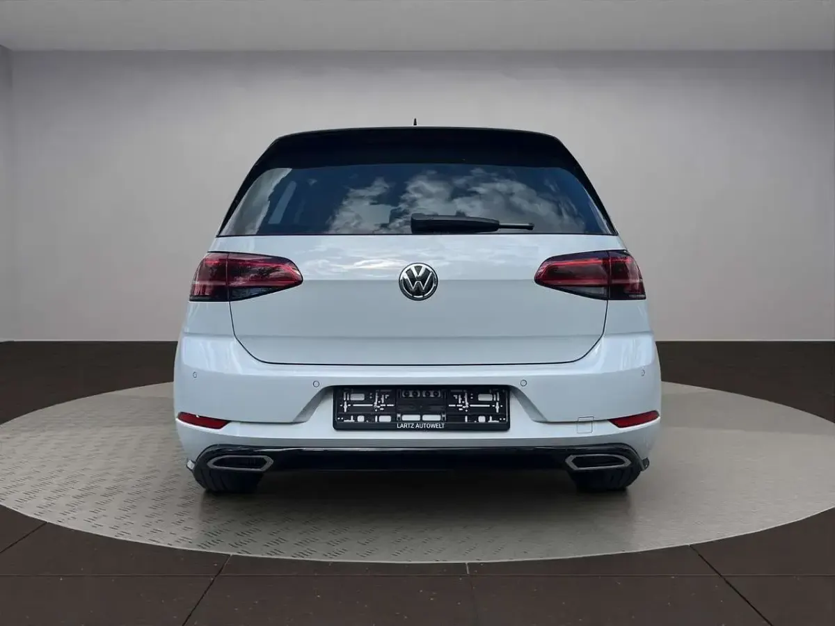Gebraucht VW Golf VII R-line 150 PS (110 kW) 2018 White silver Limousine