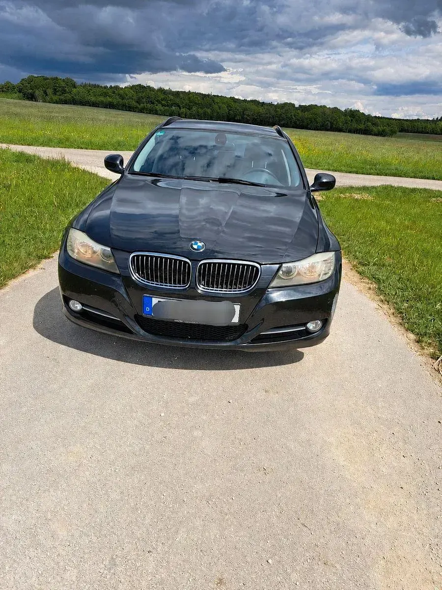 Gebraucht BMW 320 Lifestyle 184 PS (135 kW) 2012 Schwarz Kombi