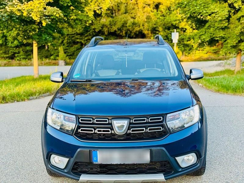 Blau Gebraucht 2017 Dacia Sandero Prestige Kleinwagen | 7.290 € (Guter Preis) - Bild 1/4