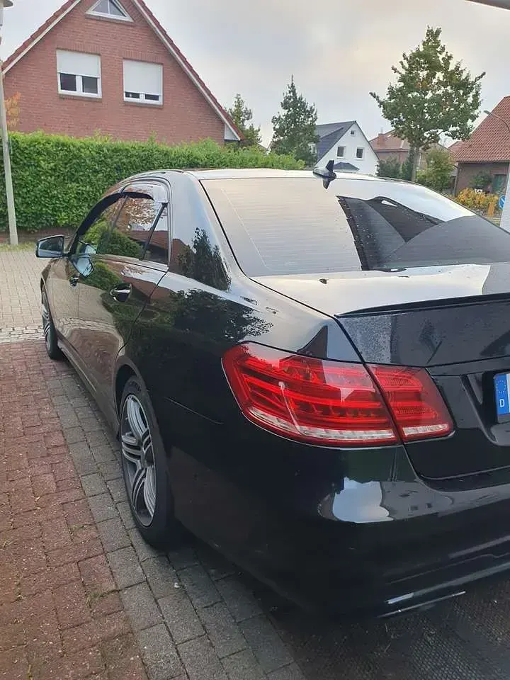 Gebraucht Mercedes E220 AMG 170 PS (125 kW) 2013 Schwarz Limousine