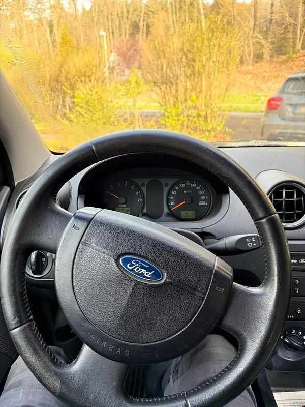 Gebraucht Ford Fiesta 80 PS (58 kW) 2003 Blau Kleinwagen