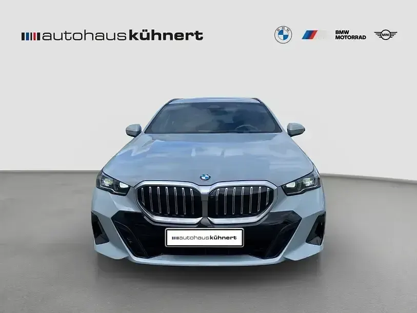 Gebraucht BMW 520 M Sport 360 PS (264 kW) 2025 Grau Kombi