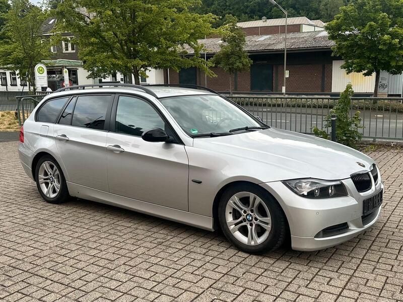 Silber Gebraucht 2007 BMW 320 Sport Line Kombi | 3.000 € (Guter Preis) - Bild 1/4