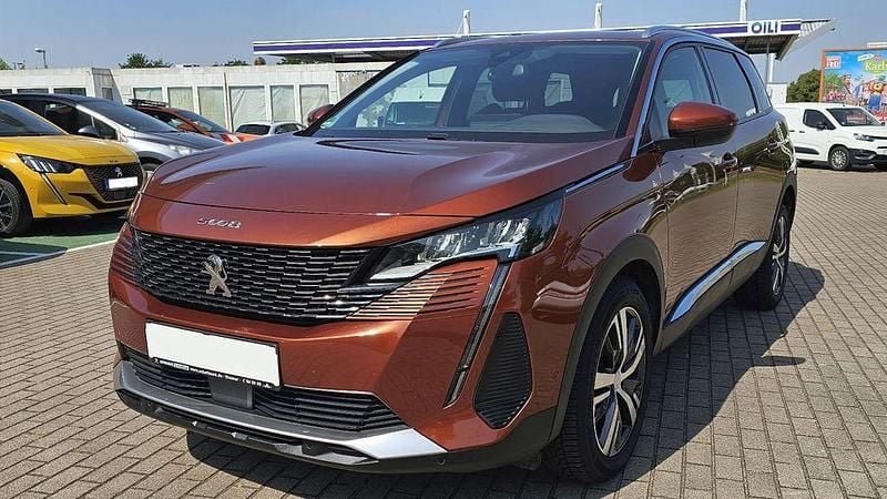 Braun Gebraucht 2021 Peugeot 5008 Allure Van / Kleinbus | 23.489 € (Guter Preis) - Bild 1/4