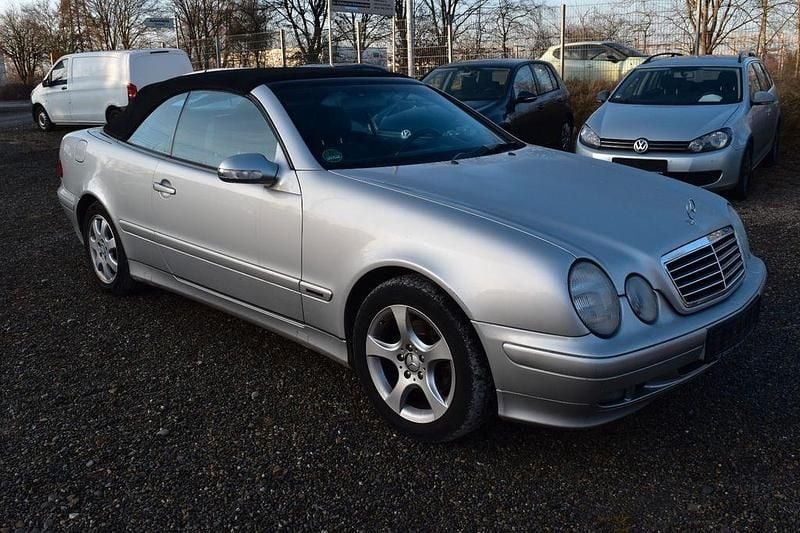Silber Gebraucht 2000 Mercedes CLK200 Avantgarde Cabrio | 6.790 € (Teuer) - Bild 1/4
