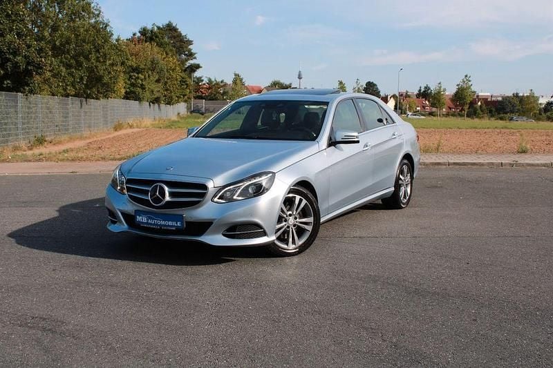 Silber Gebraucht 2013 Mercedes E300 Limousine | 14.450 € (Guter Preis) - Bild 1/4