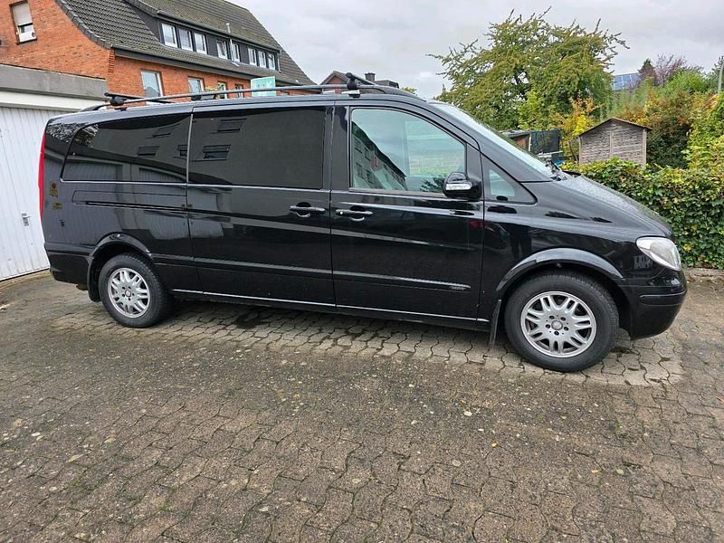 Schwarz Gebraucht 2025 Mercedes Viano Van / Kleinbus | 14.500 € (Teuer) - Bild 1/4